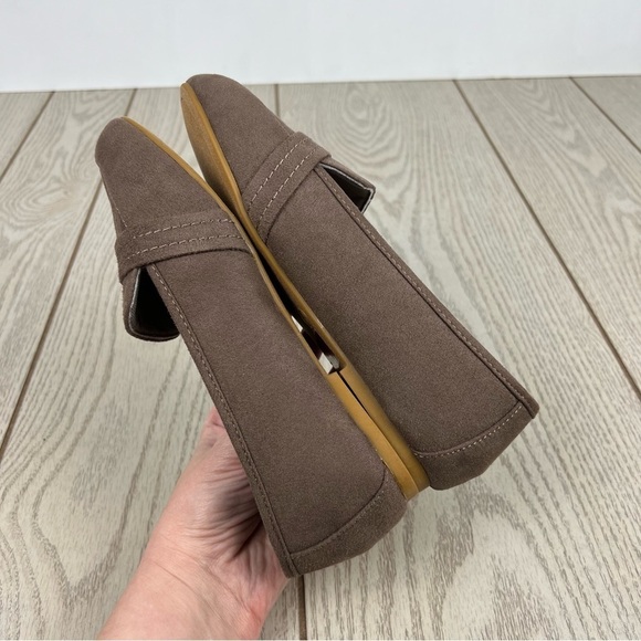 Journee Collection Marci Women's Wide Knot Loafers 6.5W Taupe Faux Suede $65 - Picture 4 of 8